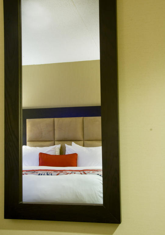 Ramada Plaza Crystal Palace Dieppe Room photo